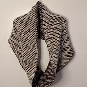 Look Women's Stylish Gray and White Knit Infinity Scarf. Versatile
